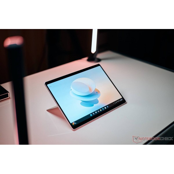 Microsoft Surface Pro 11 / Snapdragon X Elite / 16GB RAM/512 SSD / 13" 120Hz OLED / Platinum 5G